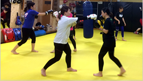 �y���f�B�[�X�N���X�z�@�L�b�N�{�N�V���O