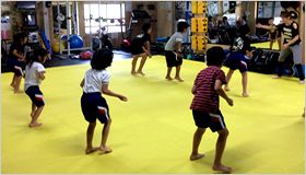 �y�L�b�Y�N���X�z�@�݂�ȏW�����ă��b�X�����󂯂Ă��܂��I